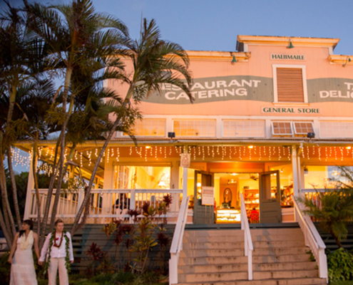 The brides arrive at Hali'imaile General Store for reception